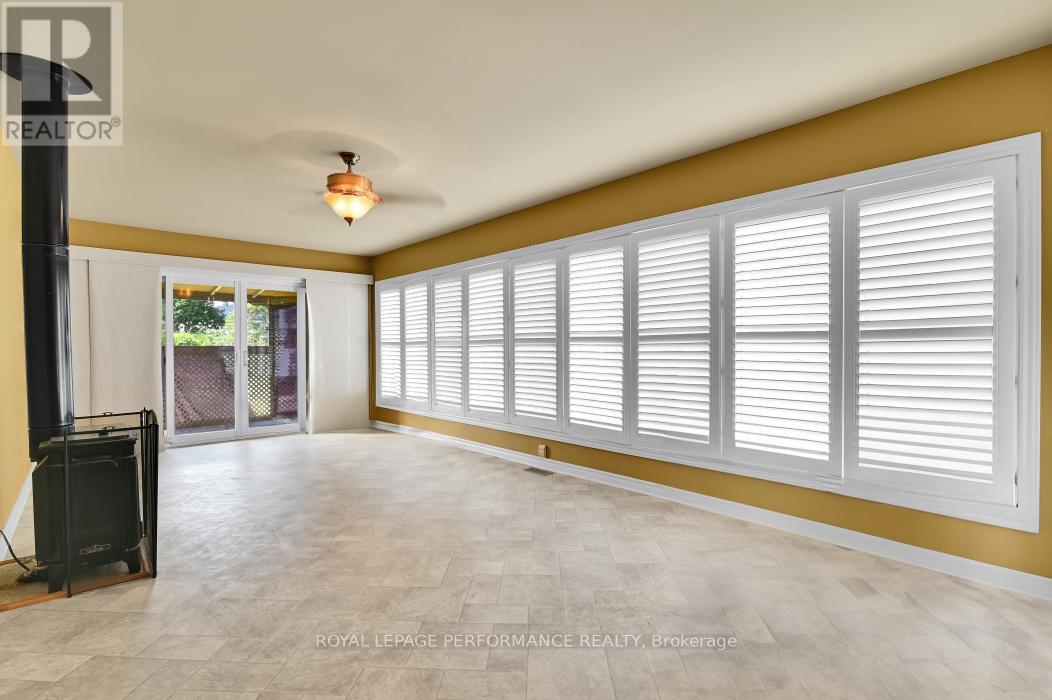 23 Elma Street, Ottawa, Ontario  K1T 3W8 - Photo 12 - X13498308