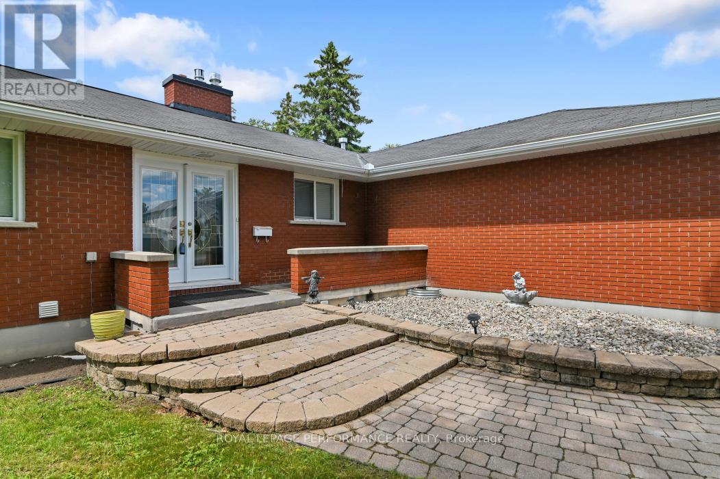 23 Elma Street, Ottawa, Ontario  K1T 3W8 - Photo 4 - X13498308