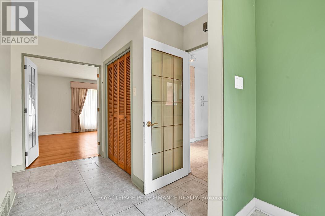 23 Elma Street, Ottawa, Ontario  K1T 3W8 - Photo 6 - X13498308