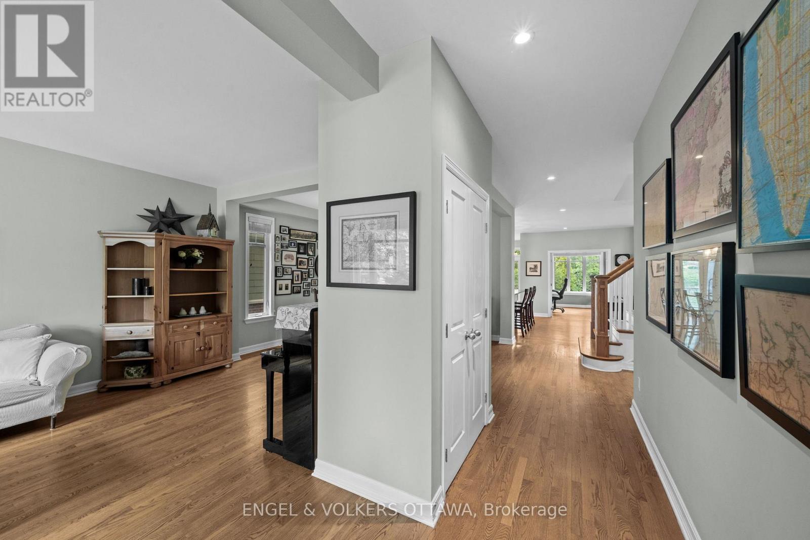 564 Erinwoods Circle, Ottawa, Ontario  K2J 5M8 - Photo 4 - X13498346