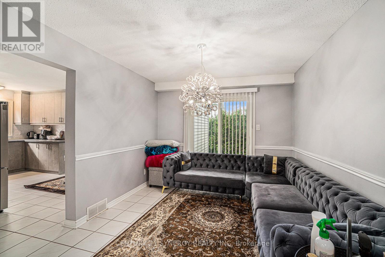 6415 Viseneau Drive, Ottawa, Ontario  K1C 5J2 - Photo 5 - X13498398