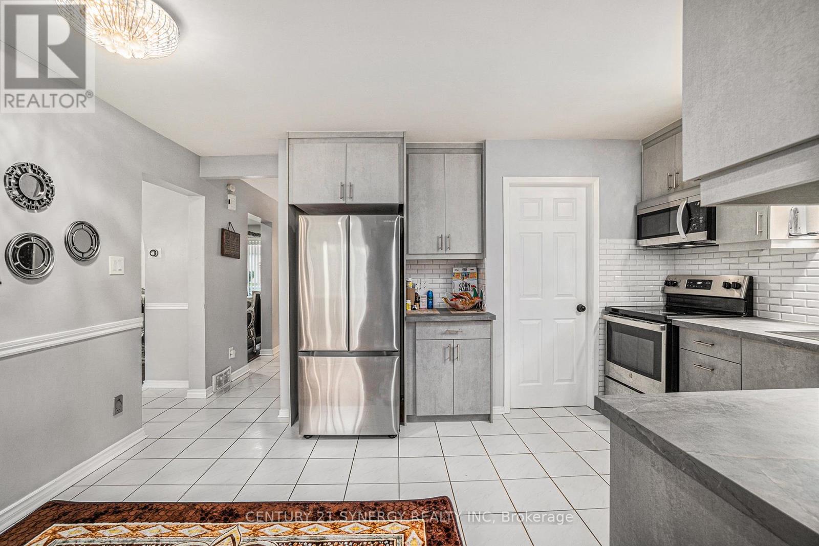 6415 Viseneau Drive, Ottawa, Ontario  K1C 5J2 - Photo 8 - X13498398