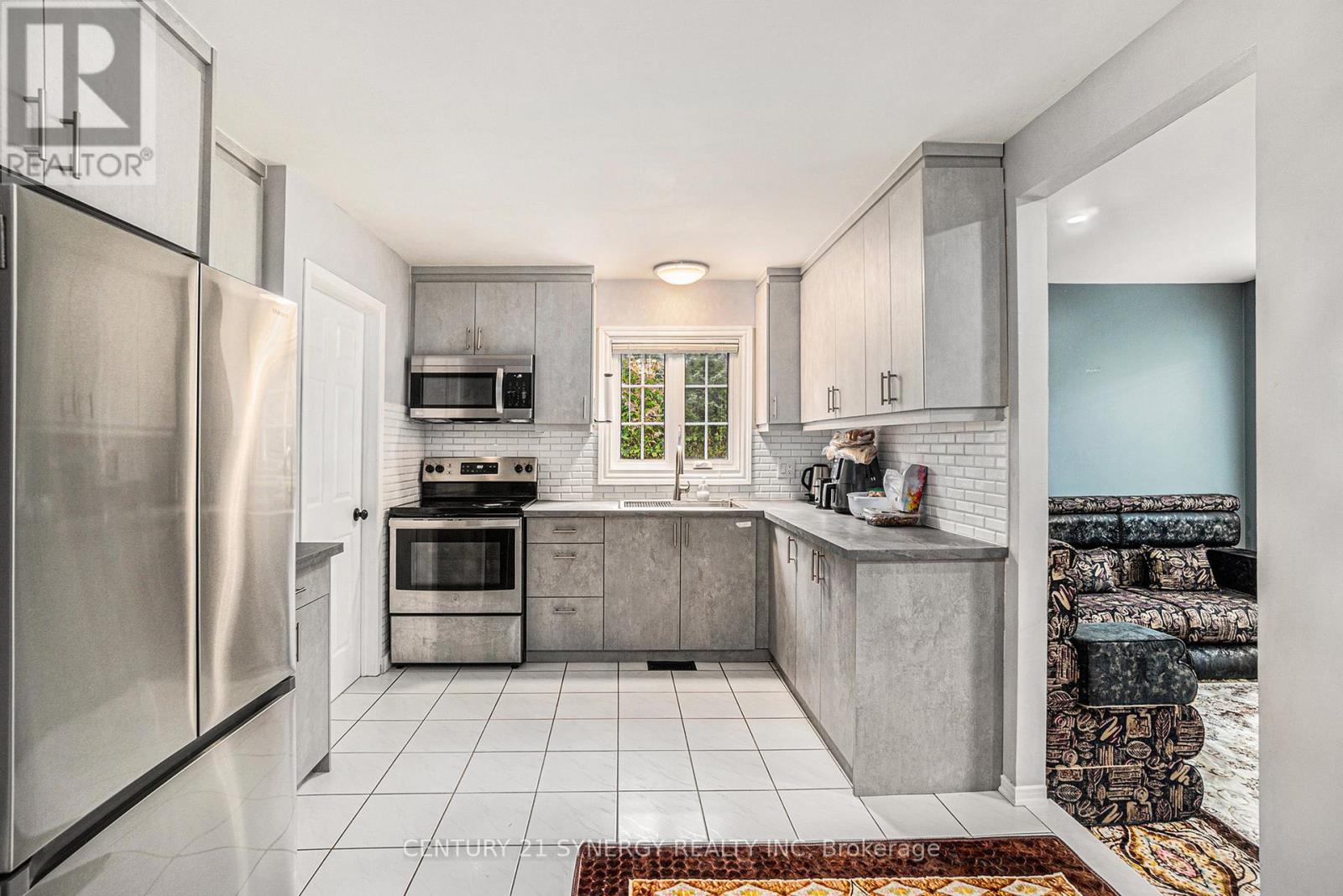 6415 Viseneau Drive, Ottawa, Ontario  K1C 5J2 - Photo 9 - X13498398