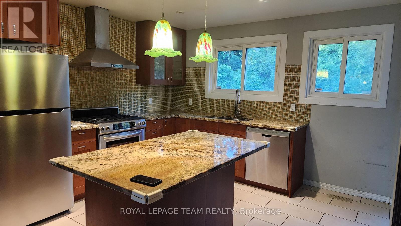 1013 Cadboro Road, Ottawa, Ontario  K1J 8C8 - Photo 11 - X13498408