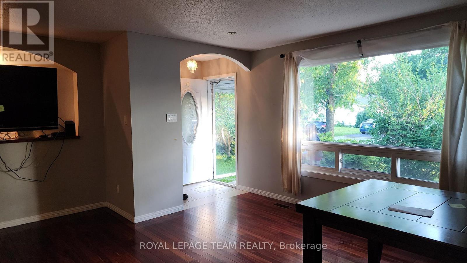 1013 Cadboro Road, Ottawa, Ontario  K1J 8C8 - Photo 5 - X13498408