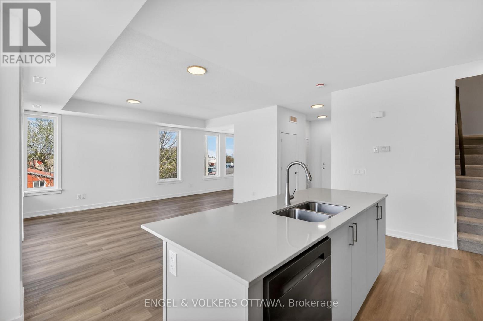 120 Stardust Private, Ottawa, Ontario  K1T 3W6 - Photo 6 - X13498616
