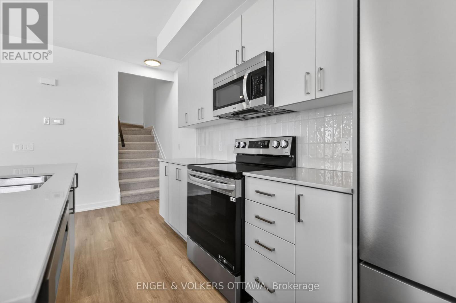 120 Stardust Private, Ottawa, Ontario  K1T 3W6 - Photo 7 - X13498616