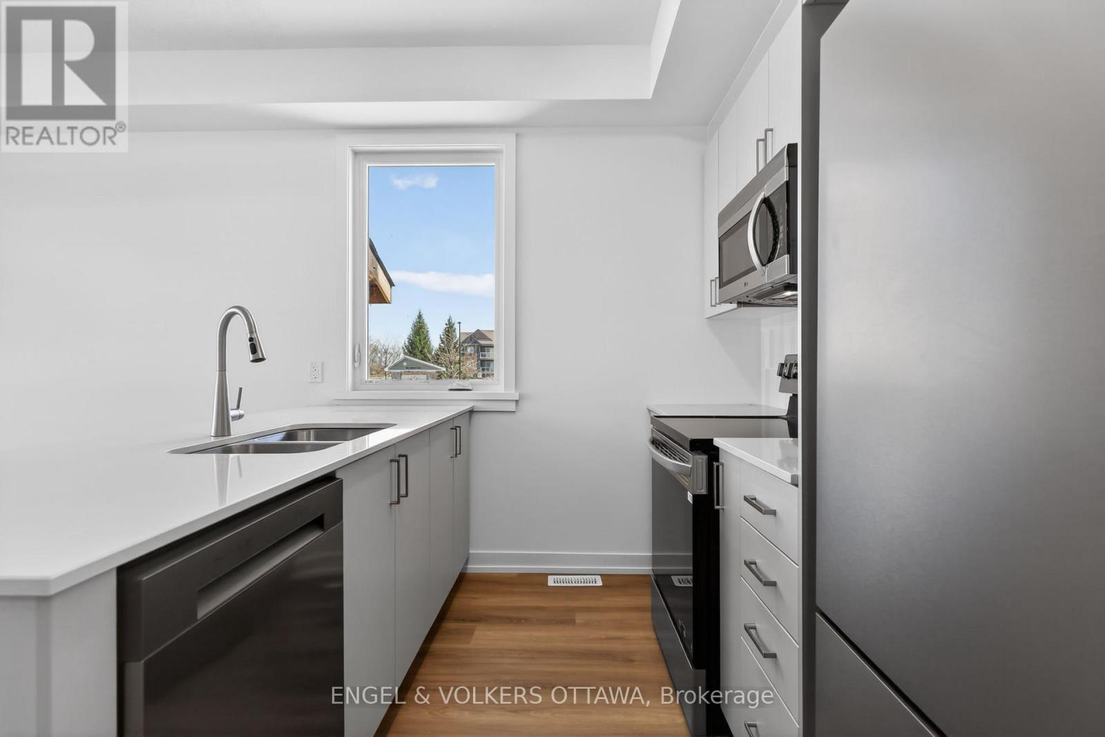 122 Stardust Private, Ottawa, Ontario  K1T 3W6 - Photo 10 - X13498634