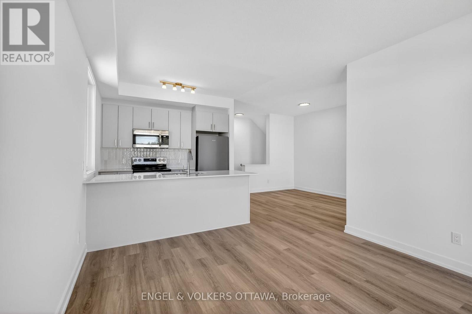 122 Stardust Private, Ottawa, Ontario  K1T 3W6 - Photo 6 - X13498634