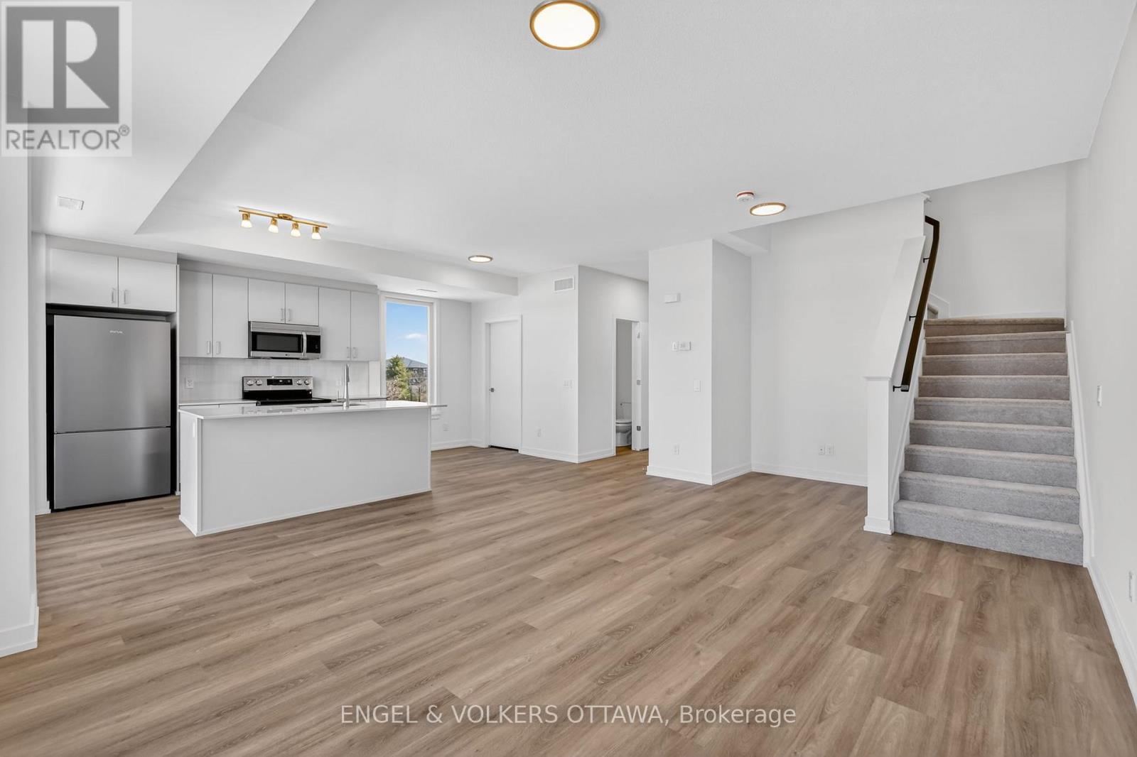 110 Stardust Private, Ottawa, Ontario  K1T 3W6 - Photo 10 - X13498642