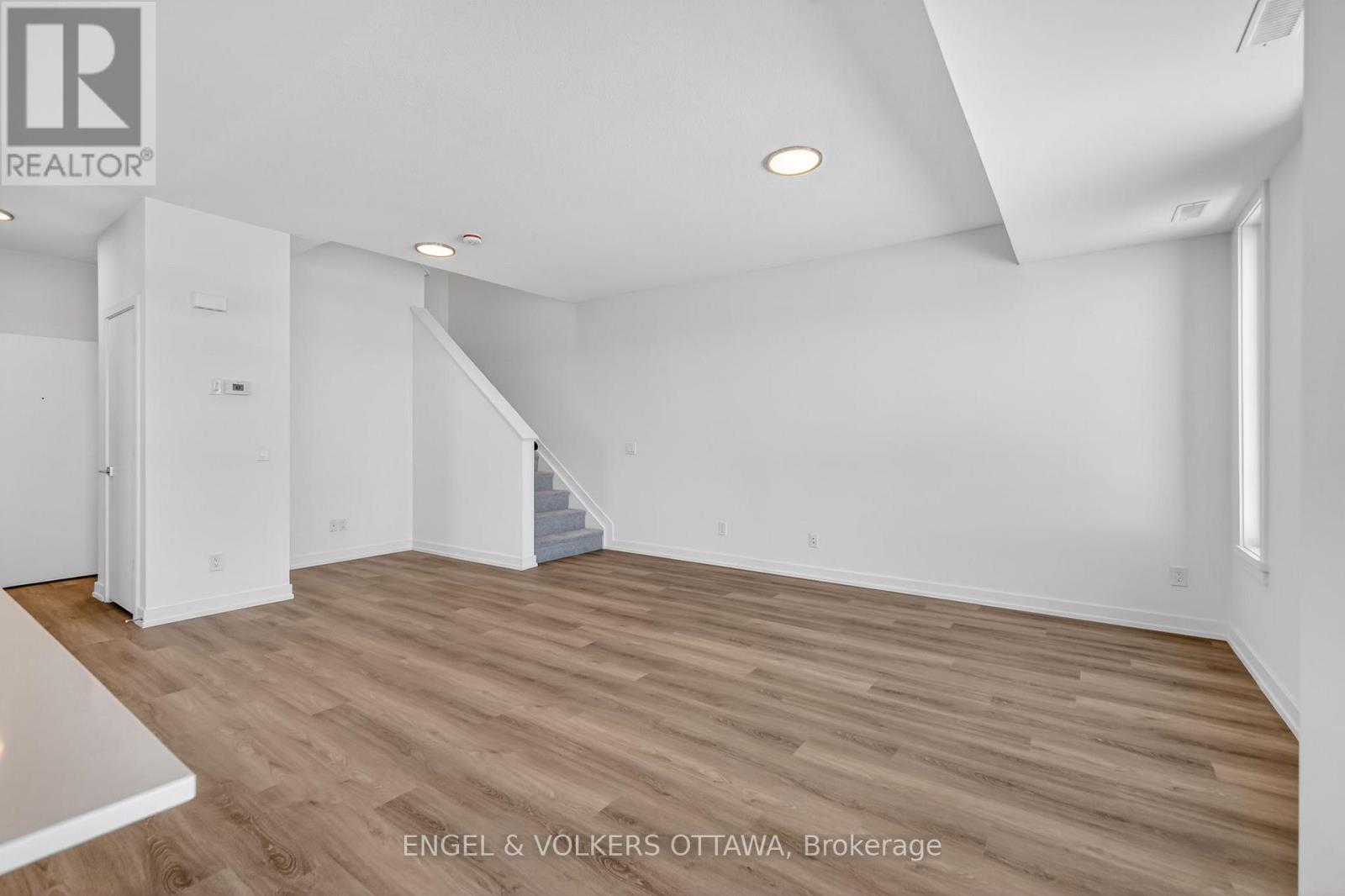 110 Stardust Private, Ottawa, Ontario  K1T 3W6 - Photo 13 - X13498642