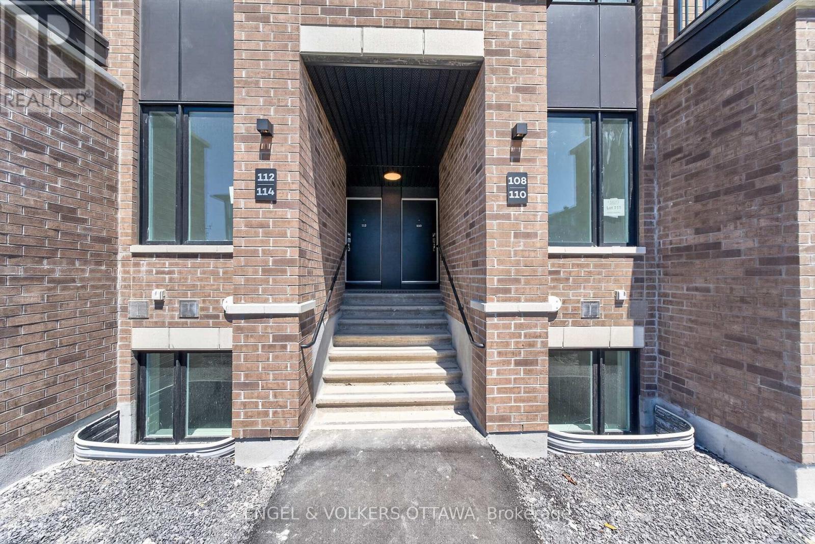 110 Stardust Private, Ottawa, Ontario  K1T 3W6 - Photo 2 - X13498642