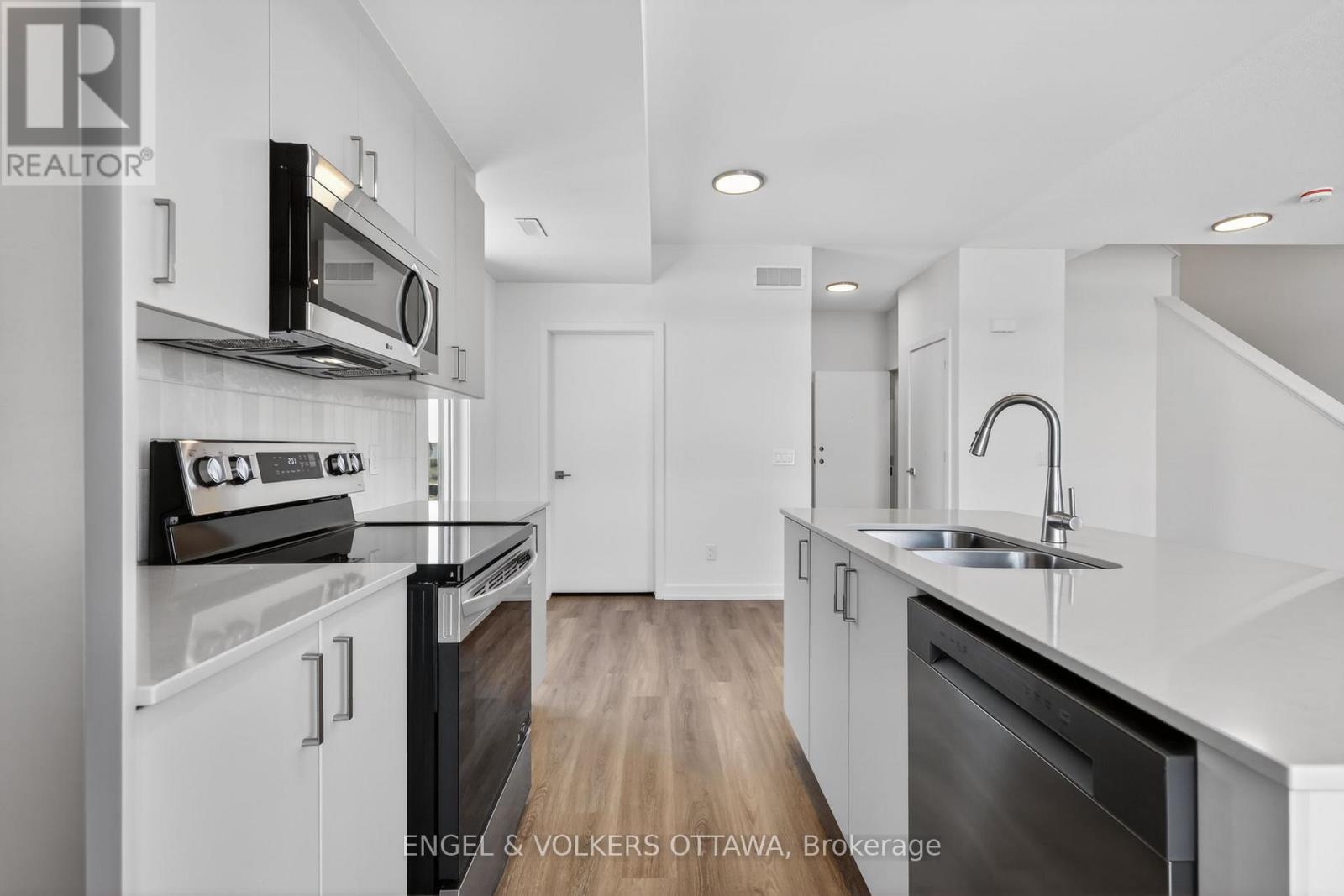 110 Stardust Private, Ottawa, Ontario  K1T 3W6 - Photo 6 - X13498642