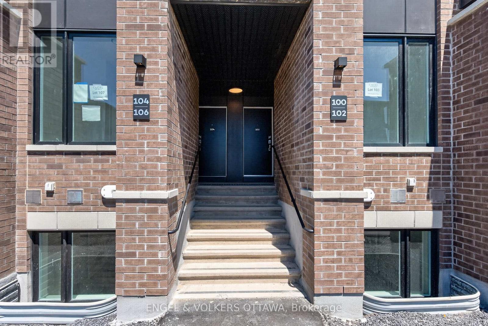 100 Stardust Private, Ottawa, Ontario  K1T 3W6 - Photo 2 - X13498656