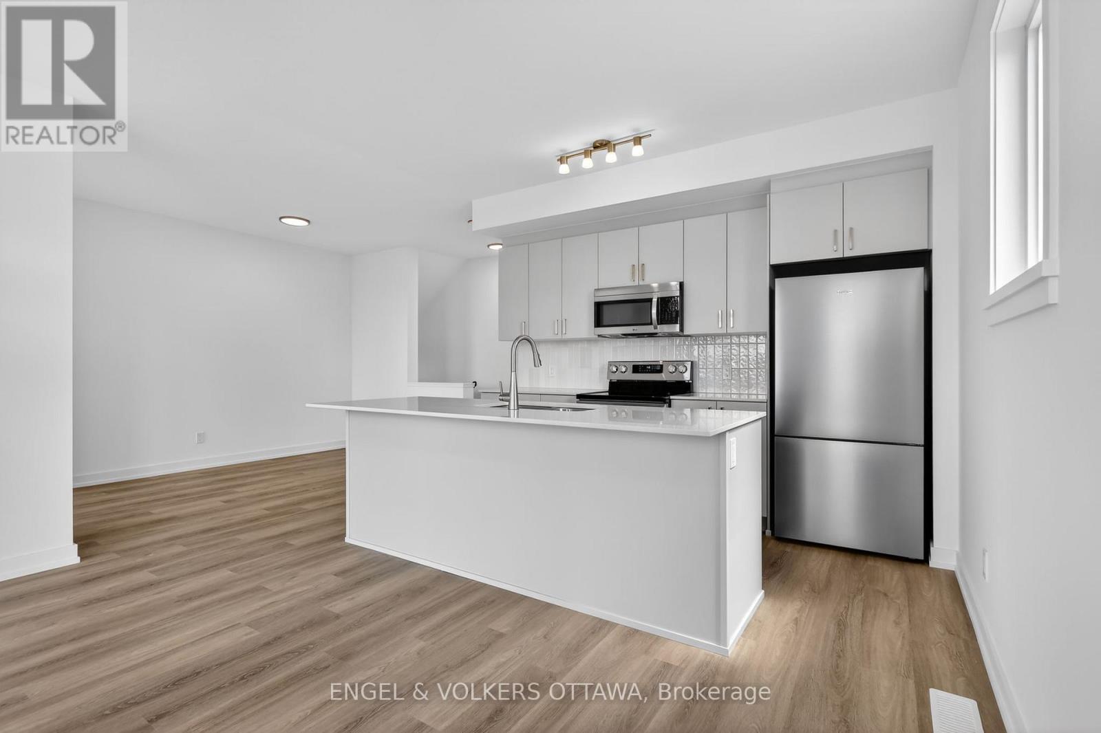 100 Stardust Private, Ottawa, Ontario  K1T 3W6 - Photo 6 - X13498656
