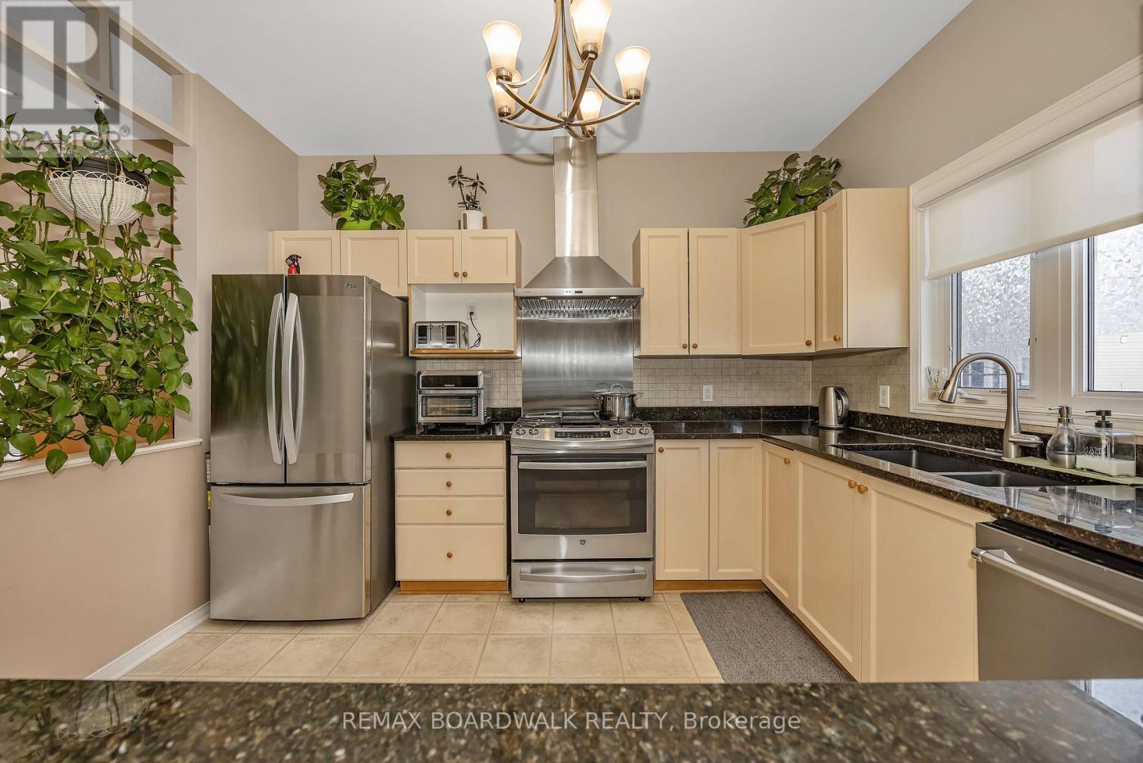 102 Mosswood Court, Ottawa, Ontario  K1V 0N6 - Photo 10 - X13498686