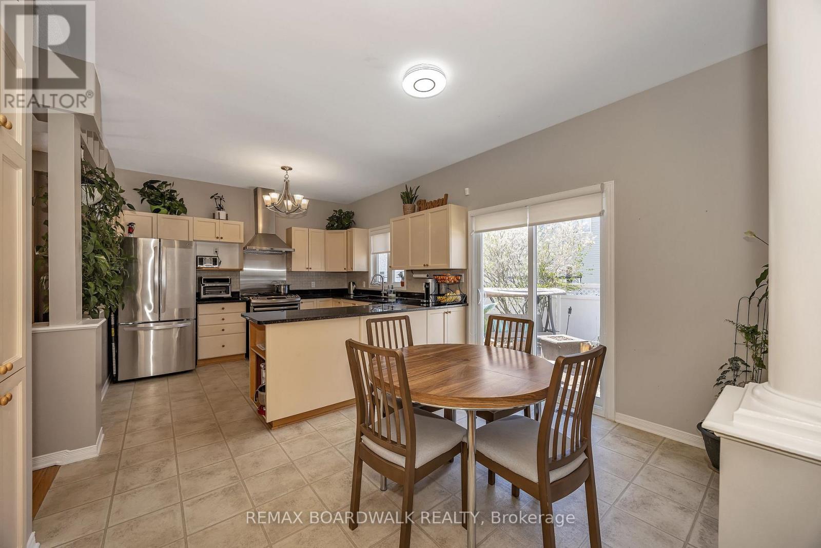 102 Mosswood Court, Ottawa, Ontario  K1V 0N6 - Photo 12 - X13498686