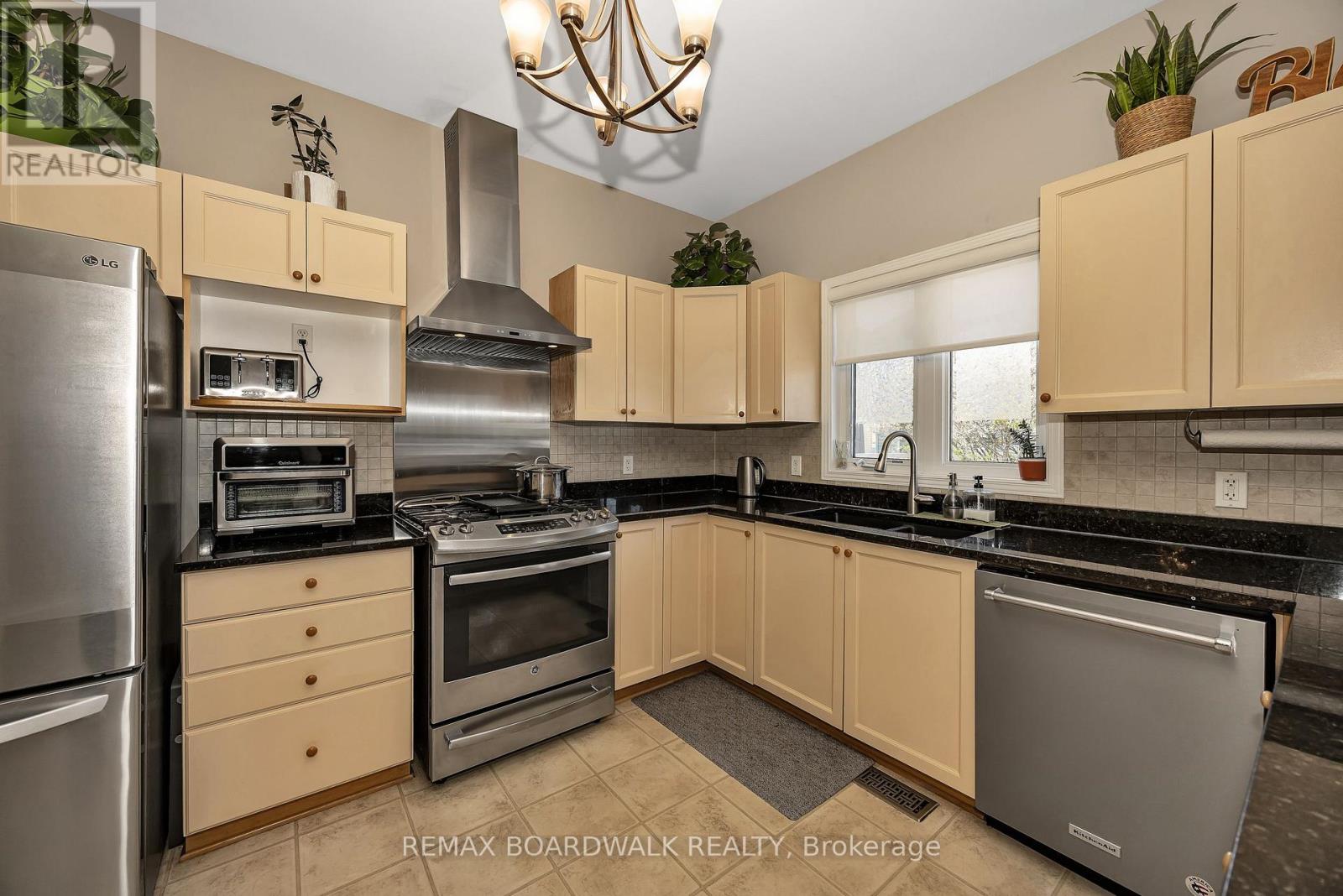 102 Mosswood Court, Ottawa, Ontario  K1V 0N6 - Photo 9 - X13498686