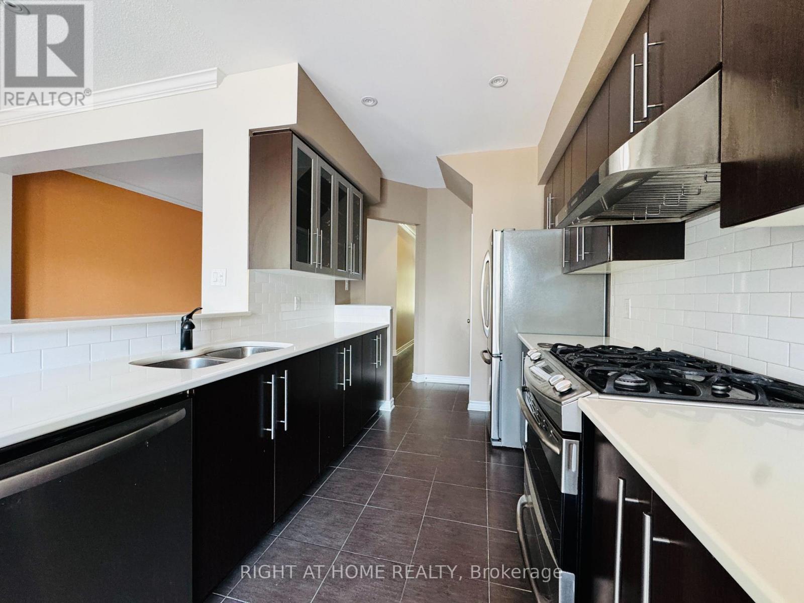204 Badgeley Avenue, Ottawa, Ontario  K2T 0A4 - Photo 8 - X13499136