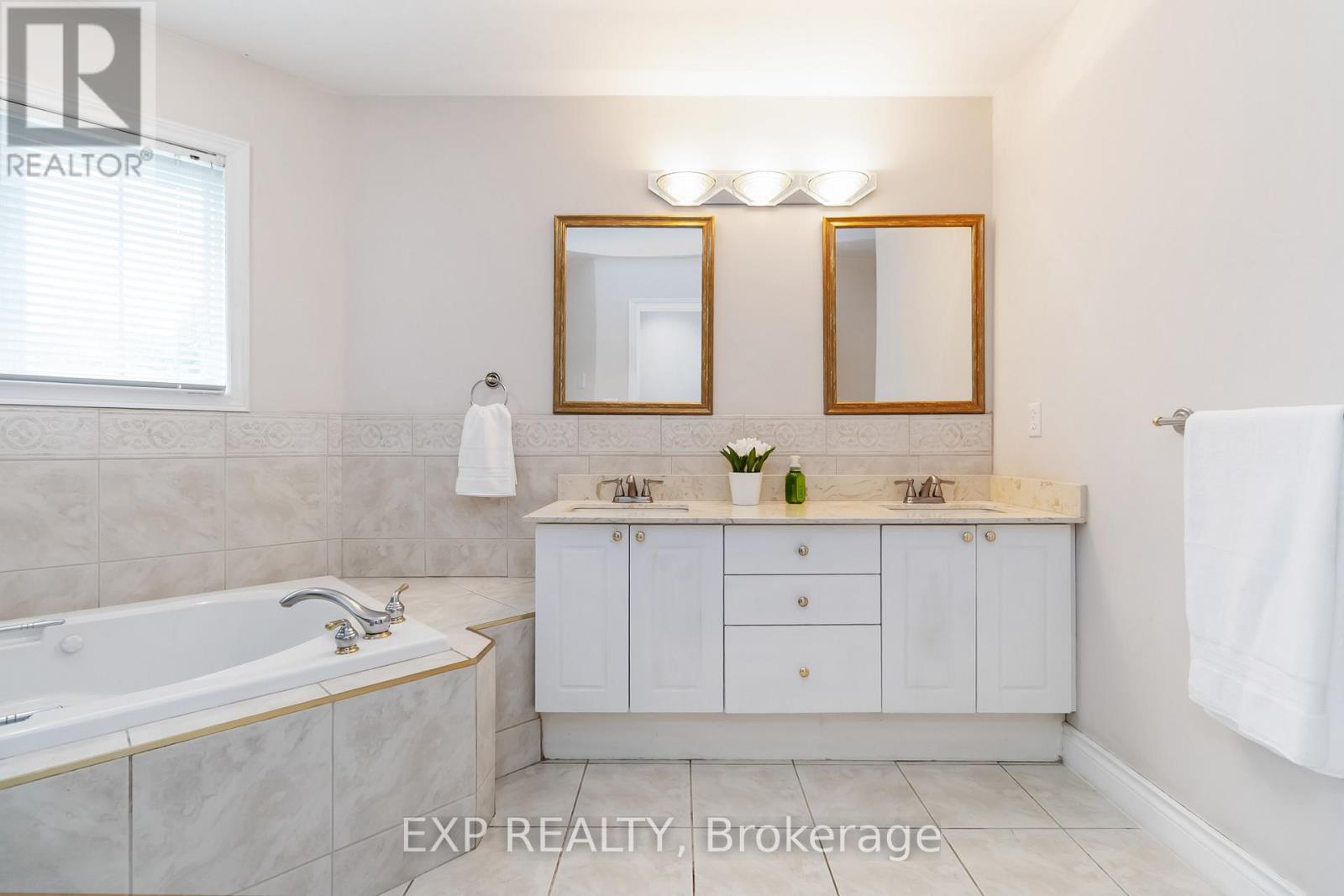 1401 Tamworth Court, Burlington, Ontario  L7P 4V3 - Photo 35 - W13499222