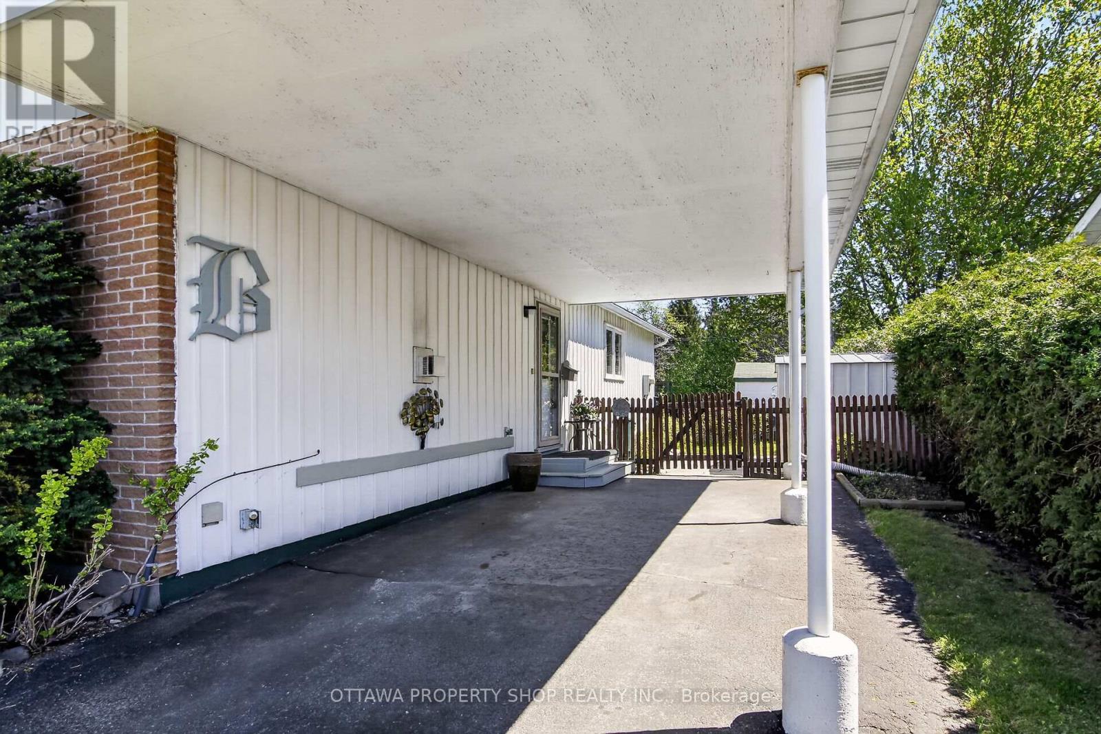 49 Country Lane, Ottawa, Ontario  K2L 1H9 - Photo 3 - X13499674