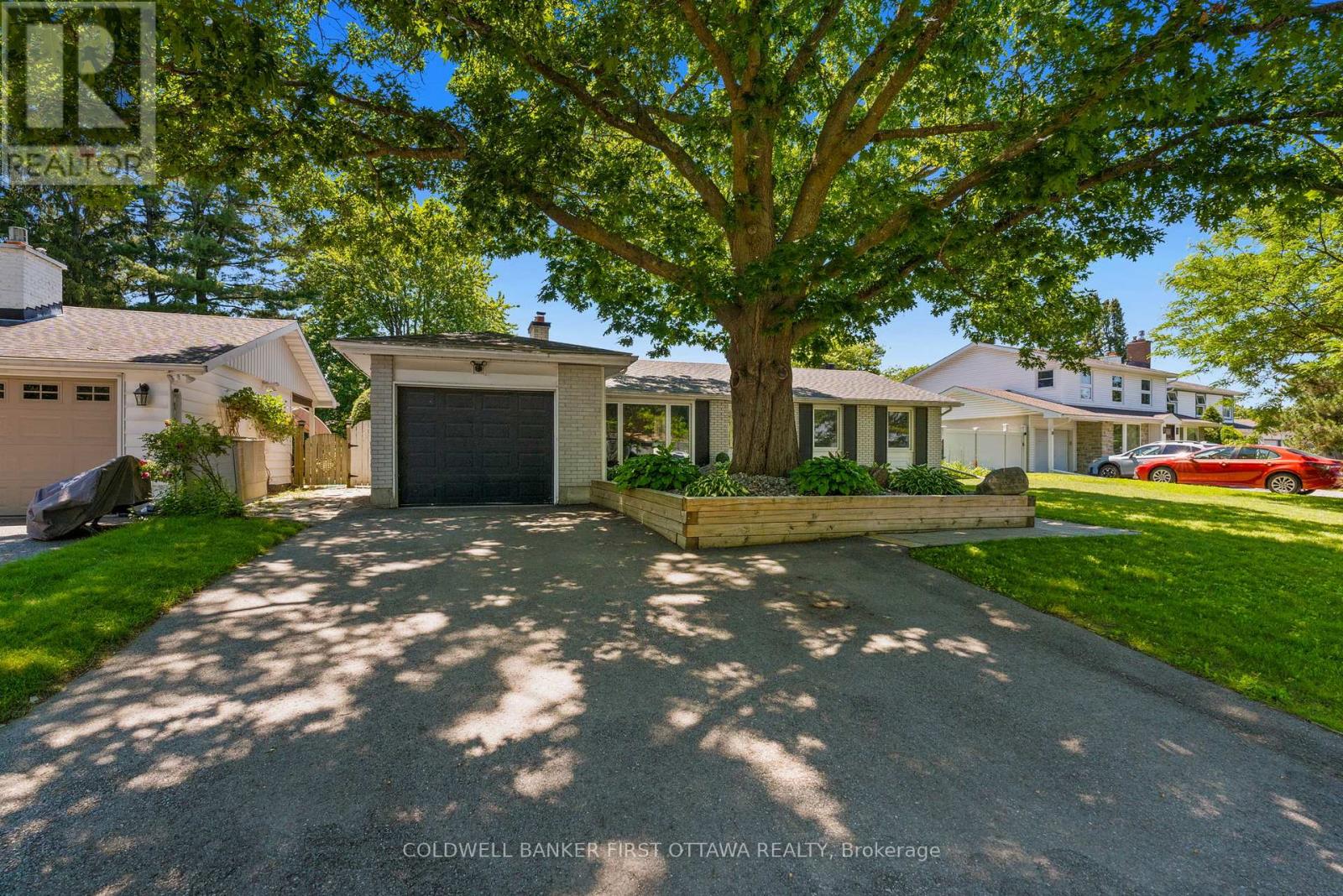 12 Bradgate Drive, Ottawa, Ontario  K2G 0R6 - Photo 2 - X13499764