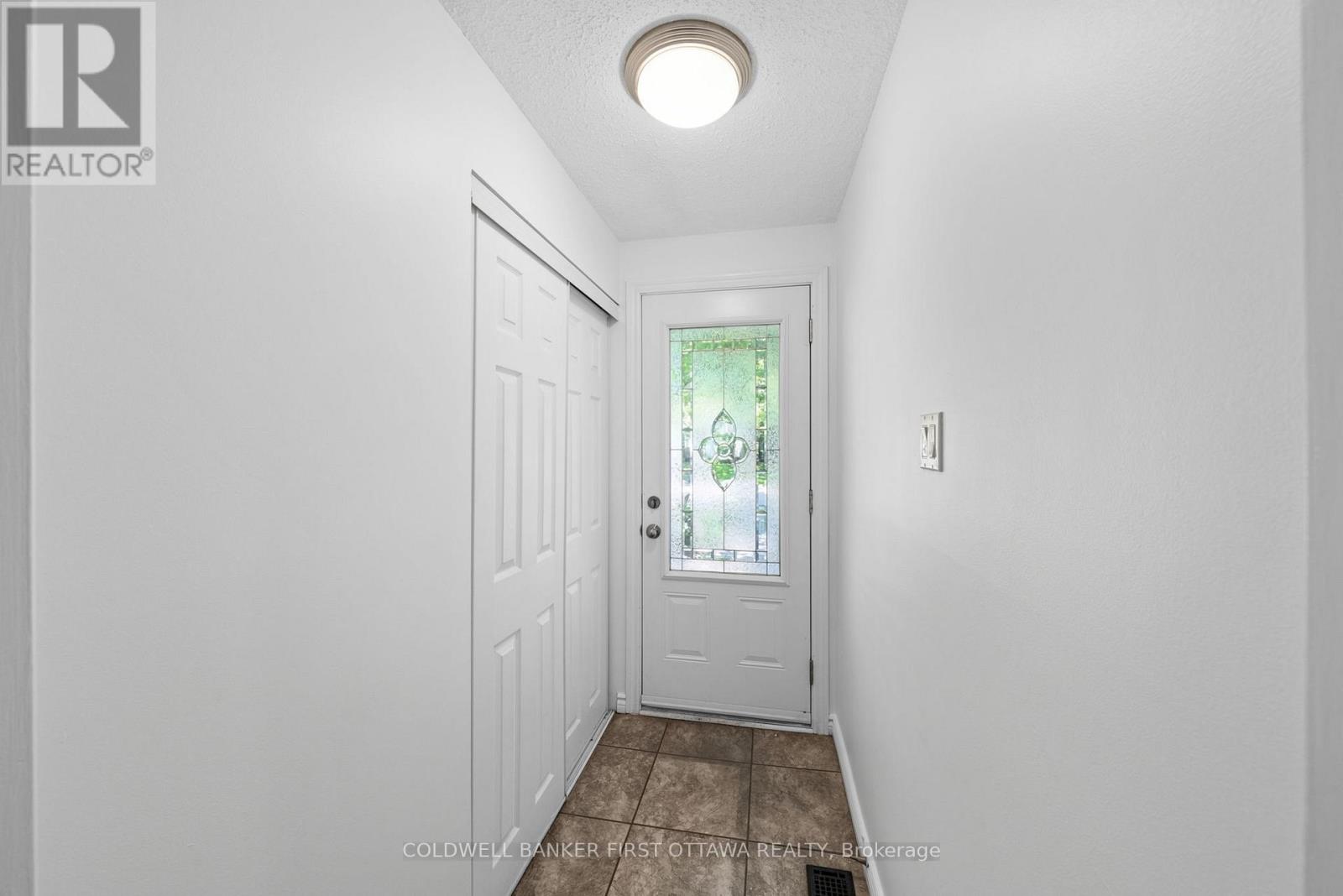 12 Bradgate Drive, Ottawa, Ontario  K2G 0R6 - Photo 5 - X13499764