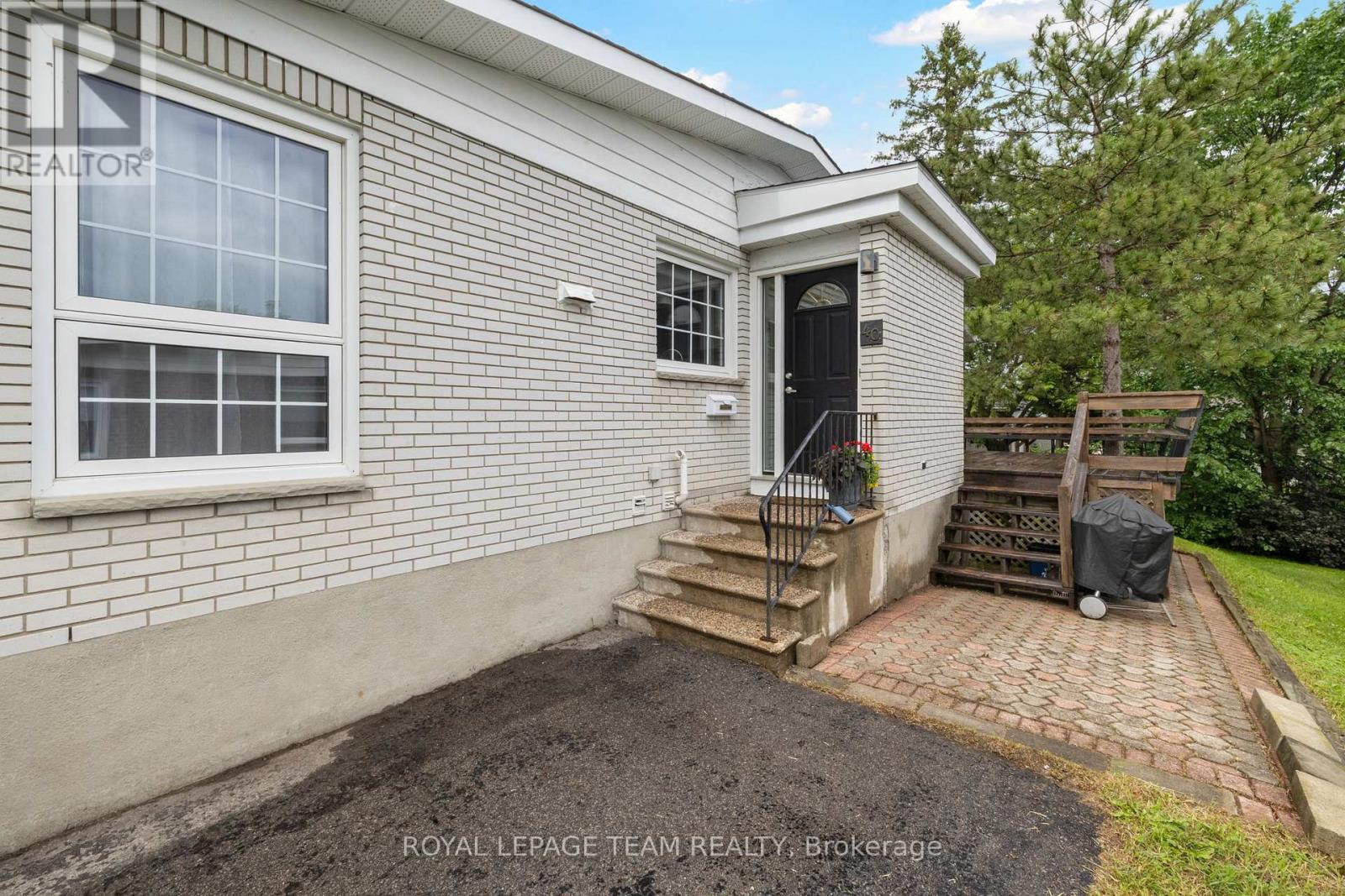 40 Woodmount Crescent, Ottawa, Ontario  K2E 5R1 - Photo 3 - X13500470