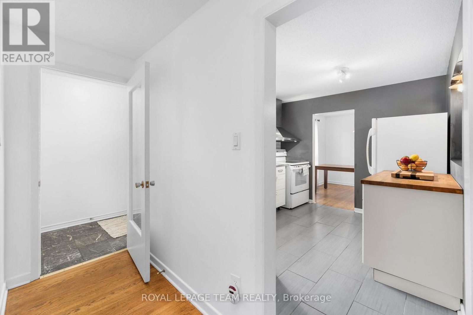 40 Woodmount Crescent, Ottawa, Ontario  K2E 5R1 - Photo 4 - X13500470