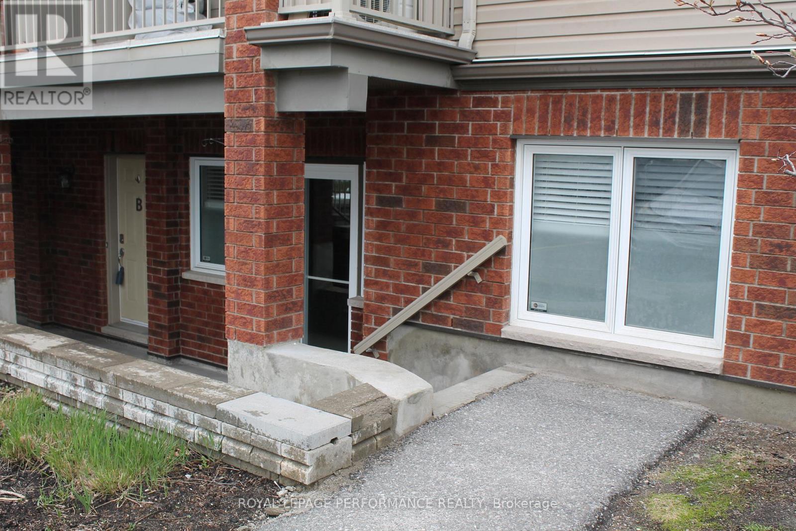 B - 135 Harthill Way, Ottawa, Ontario  K2J 5V1 - Photo 3 - X13500506