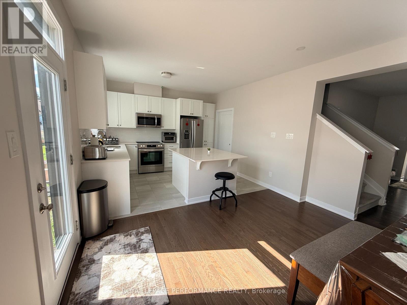208 Falsetto Street, Ottawa, Ontario  K1W 0S2 - Photo 8 - X13500822