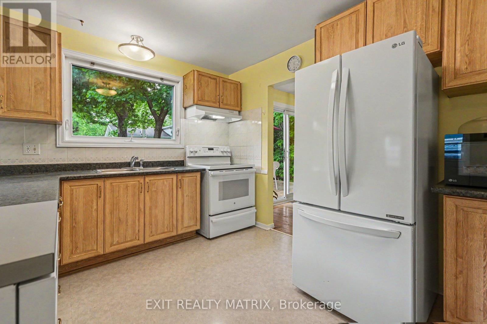 18 Highpark Crescent, Ottawa, Ontario  K1B 3G8 - Photo 14 - X13501090