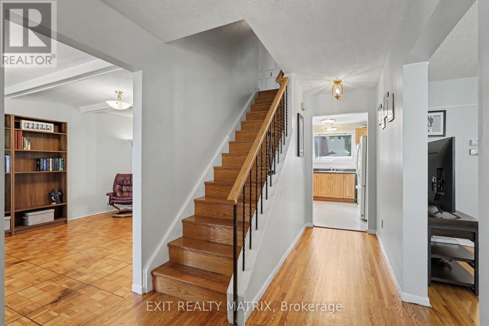 18 Highpark Crescent, Ottawa, Ontario  K1B 3G8 - Photo 6 - X13501090