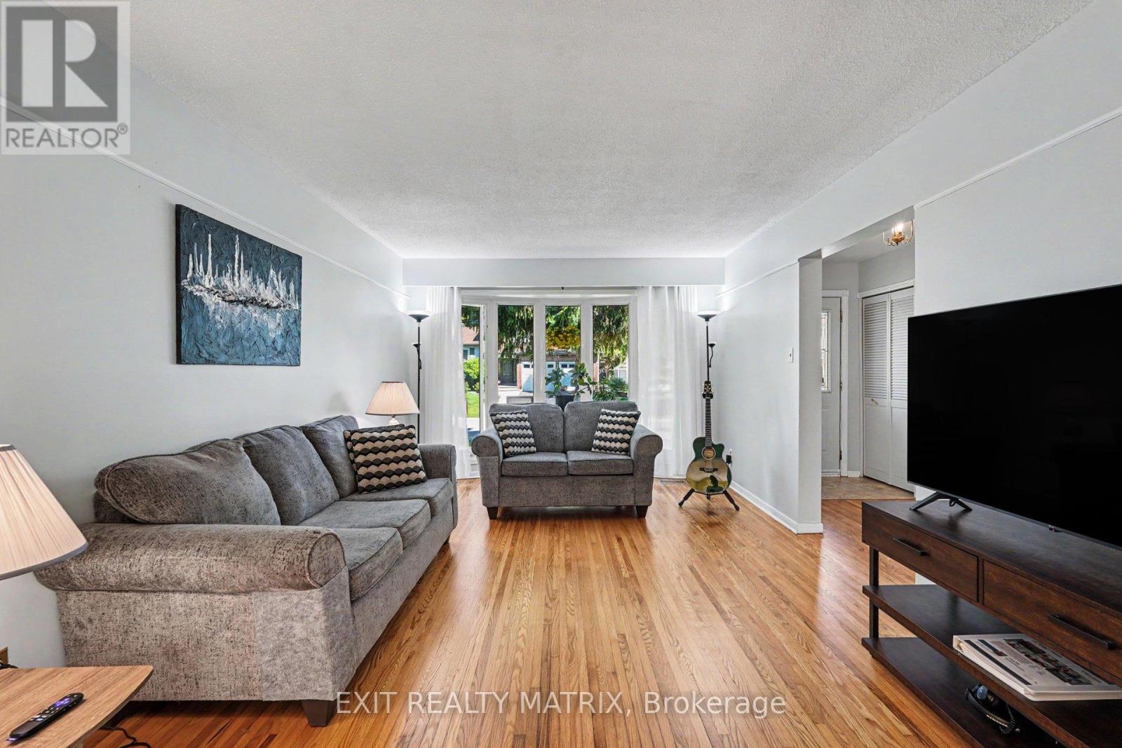18 Highpark Crescent, Ottawa, Ontario  K1B 3G8 - Photo 7 - X13501090