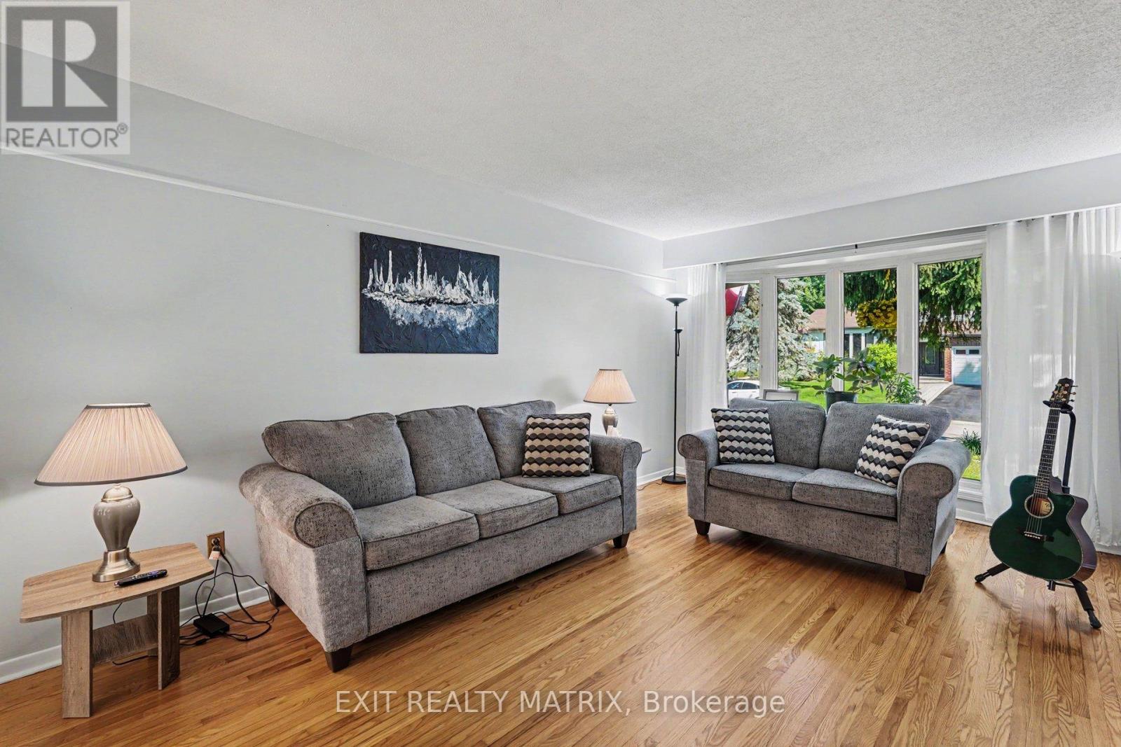 18 Highpark Crescent, Ottawa, Ontario  K1B 3G8 - Photo 8 - X13501090