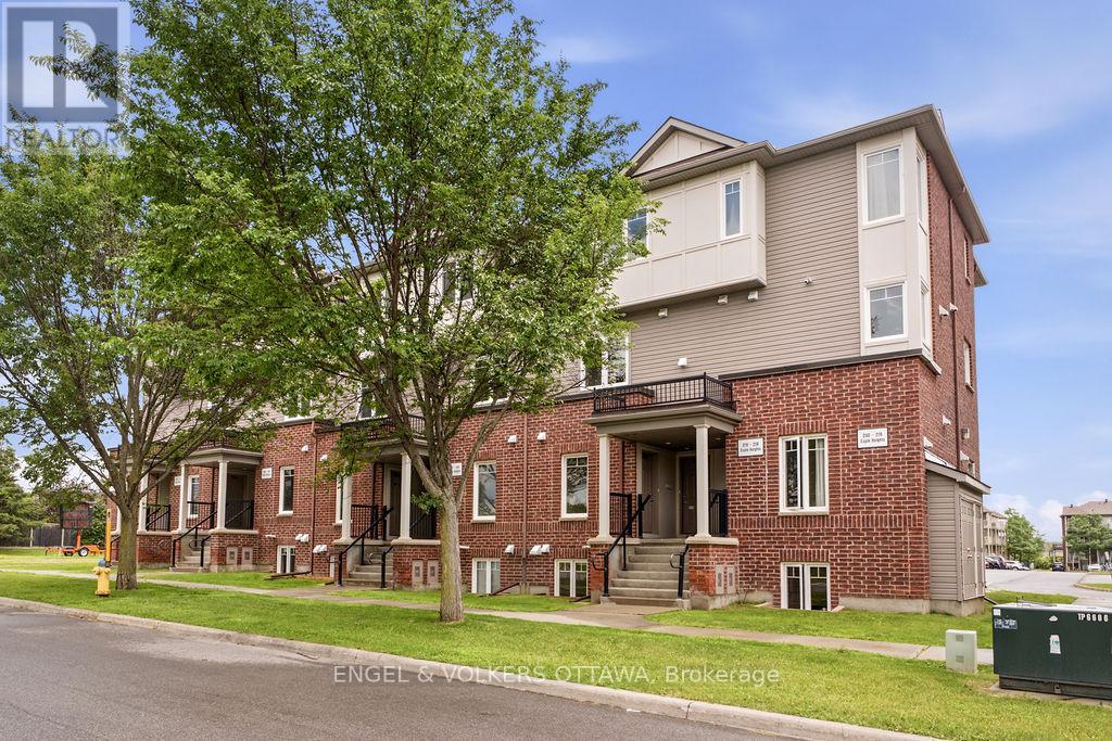 270 Espin Heights, Ottawa, Ontario  K2J 0Y8 - Photo 1 - X13502632