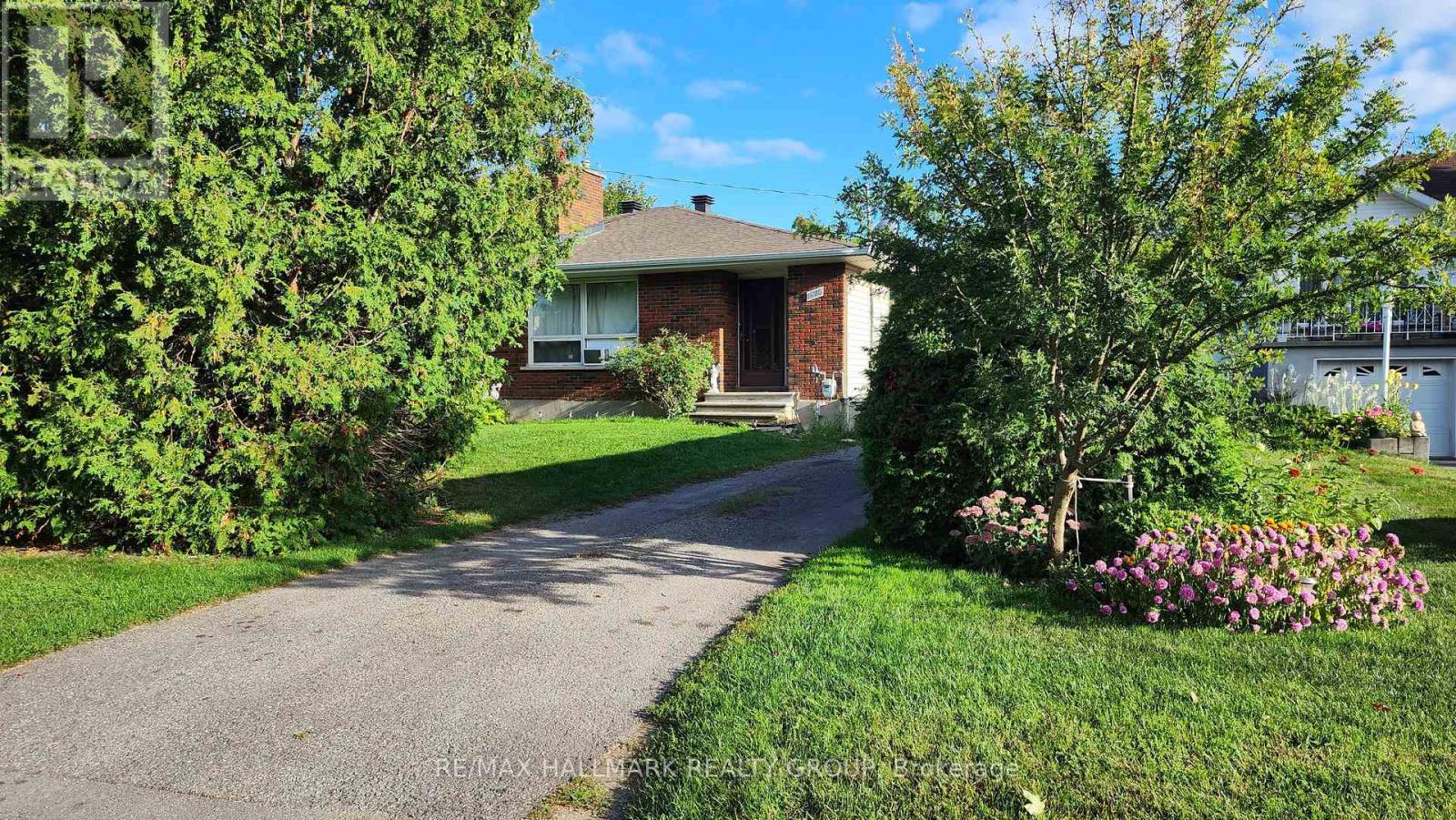 1570-1572 Goth Avenue, Ottawa, Ontario  K1T 1E4 - Photo 2 - X13502944