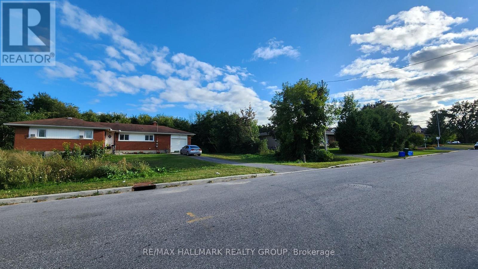 1580 Goth Avenue, Ottawa, Ontario  K1T 1E4 - Photo 2 - X13502950