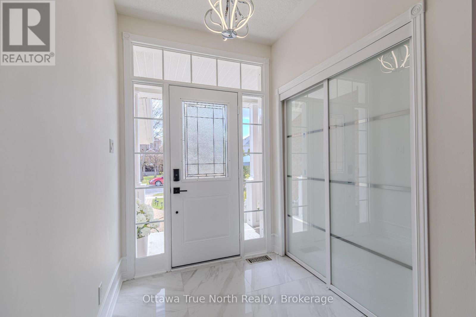 19 Black Tern Crescent, Ottawa, Ontario  K2M 2Z4 - Photo 2 - X13503020