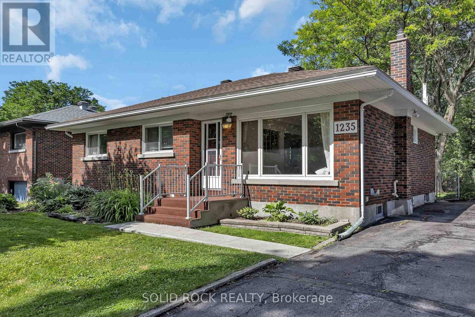 1235 Major Street, Ottawa, Ontario  K2C 2S3 - Photo 1 - X13503062