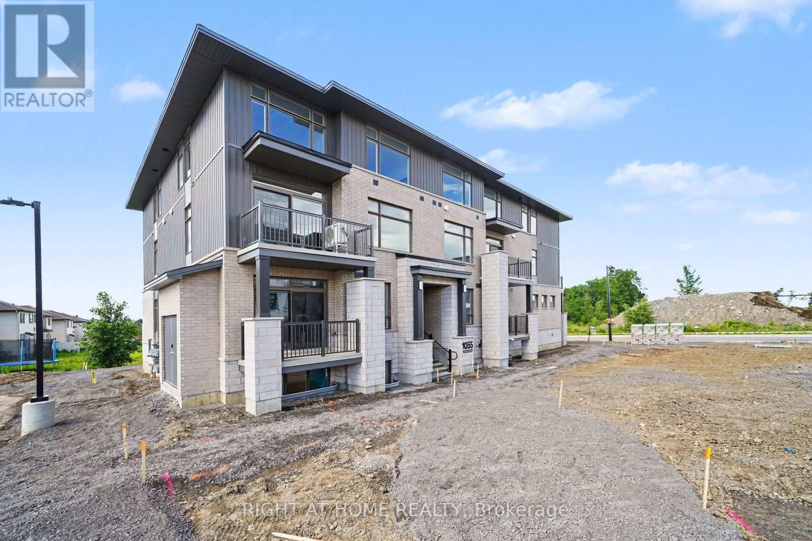 Building 1, Unit 205l - 1055 Cedar Creek Drive, Ottawa, Ontario  K1X 0G3 - Photo 1 - X13503112