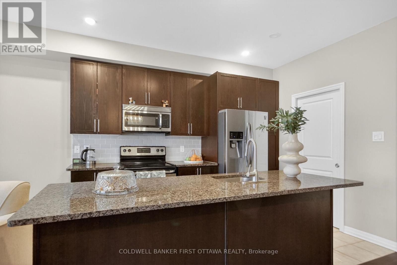906 Littlerock Street, Ottawa, Ontario  K1T 0N2 - Photo 13 - X13503466