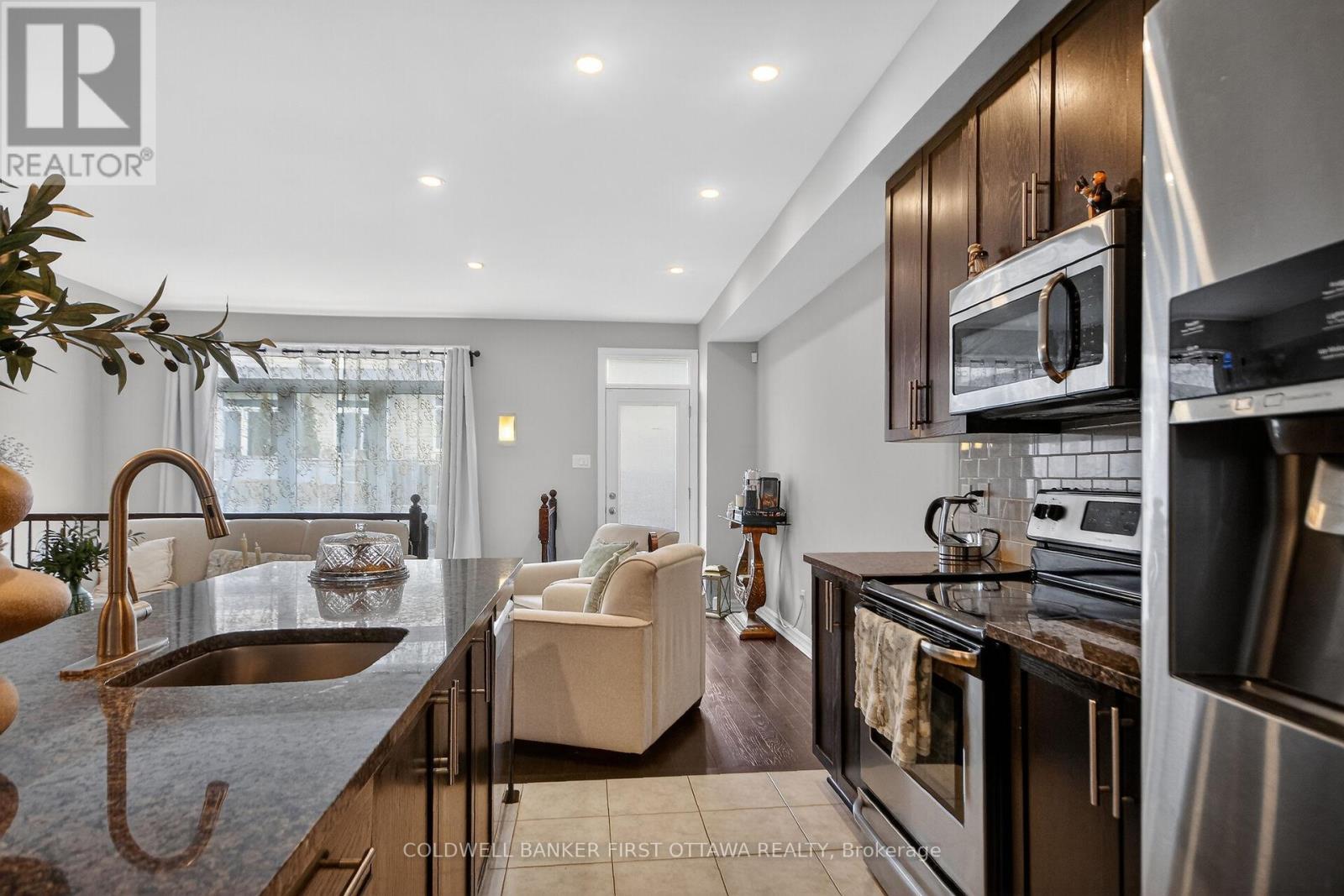 906 Littlerock Street, Ottawa, Ontario  K1T 0N2 - Photo 17 - X13503466