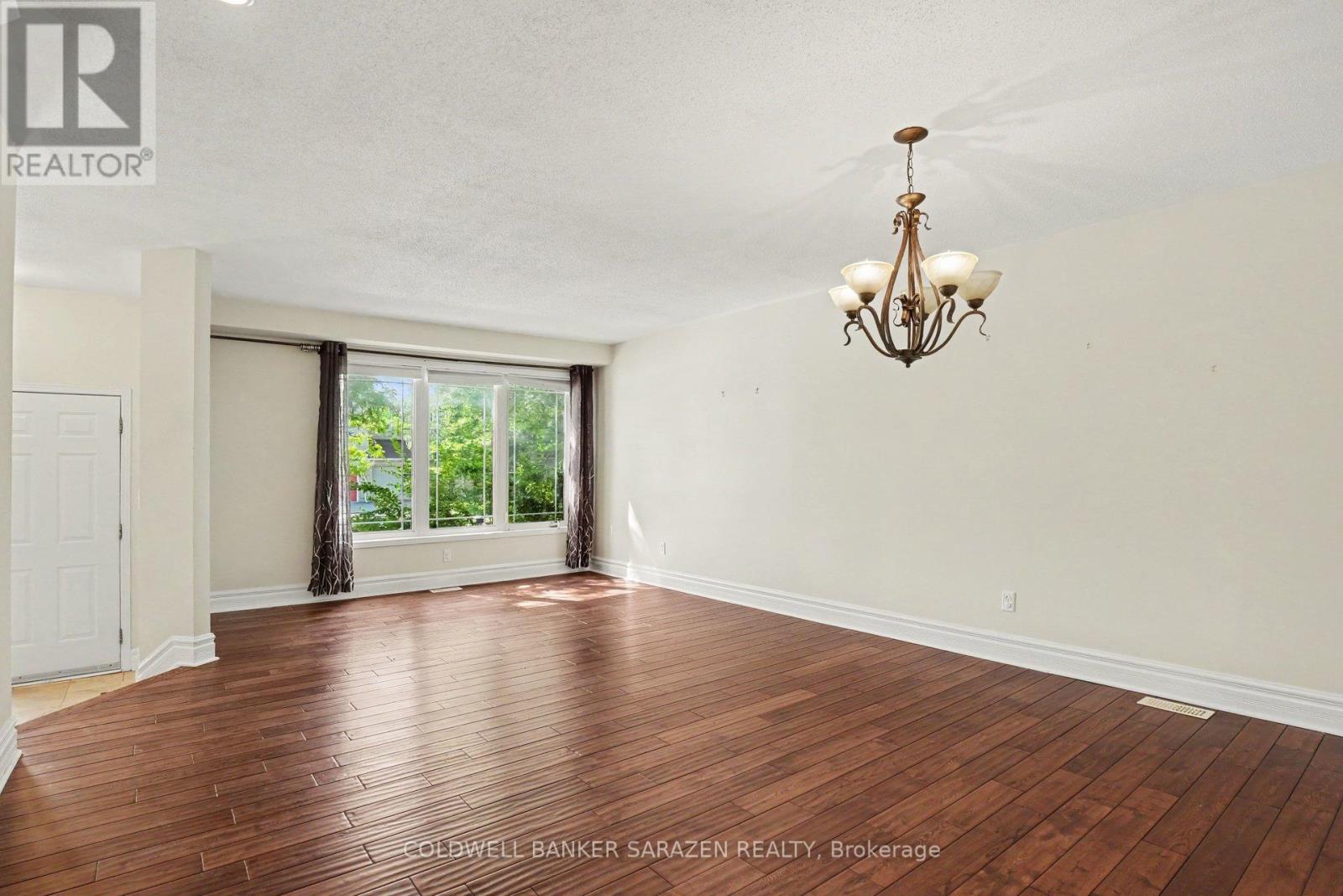1114 Halton Terrace, Ottawa, Ontario  K2W 1G8 - Photo 3 - X13504440