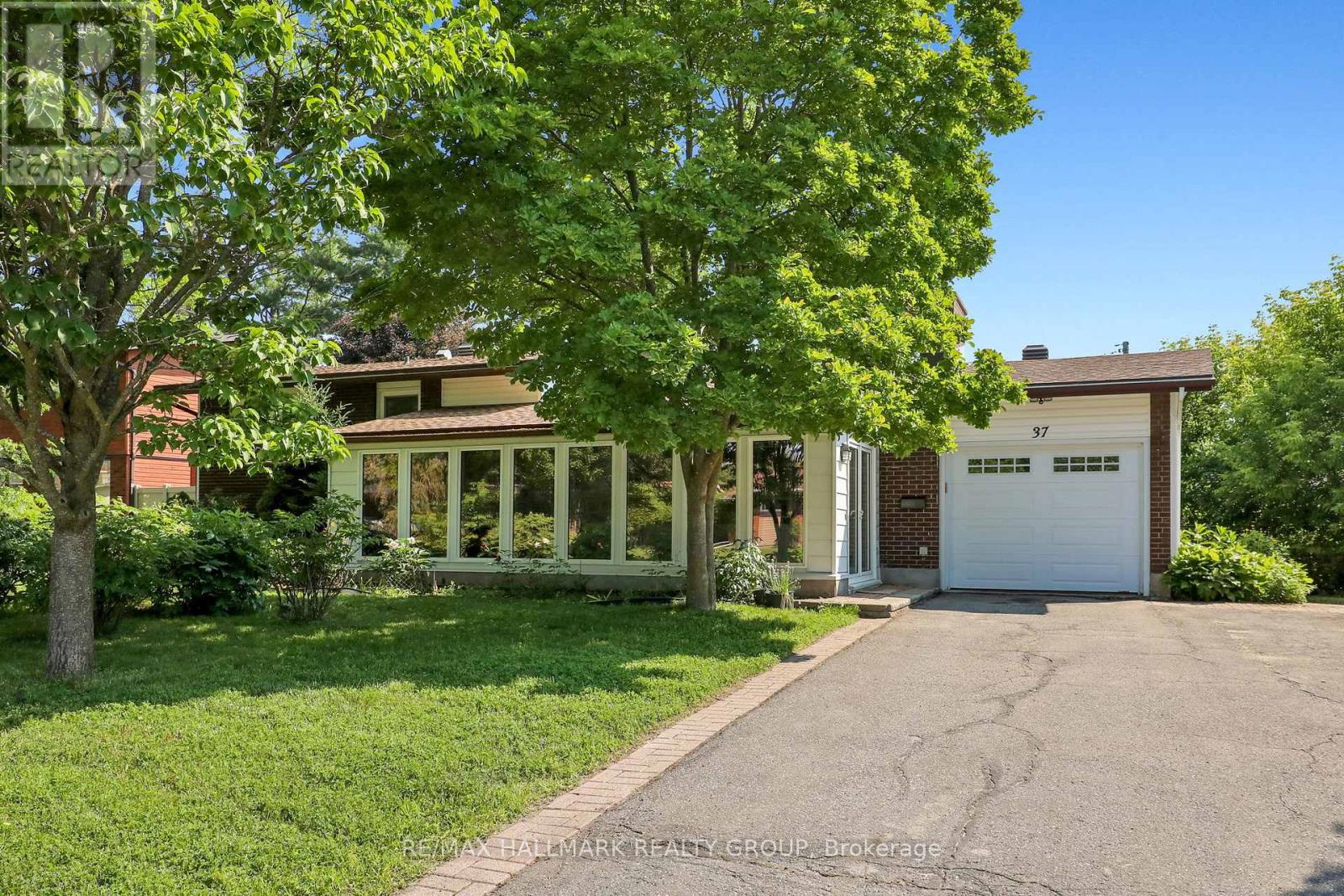 37 Lyall Street, Ottawa, Ontario  K2E 5G7 - Photo 1 - X13505154