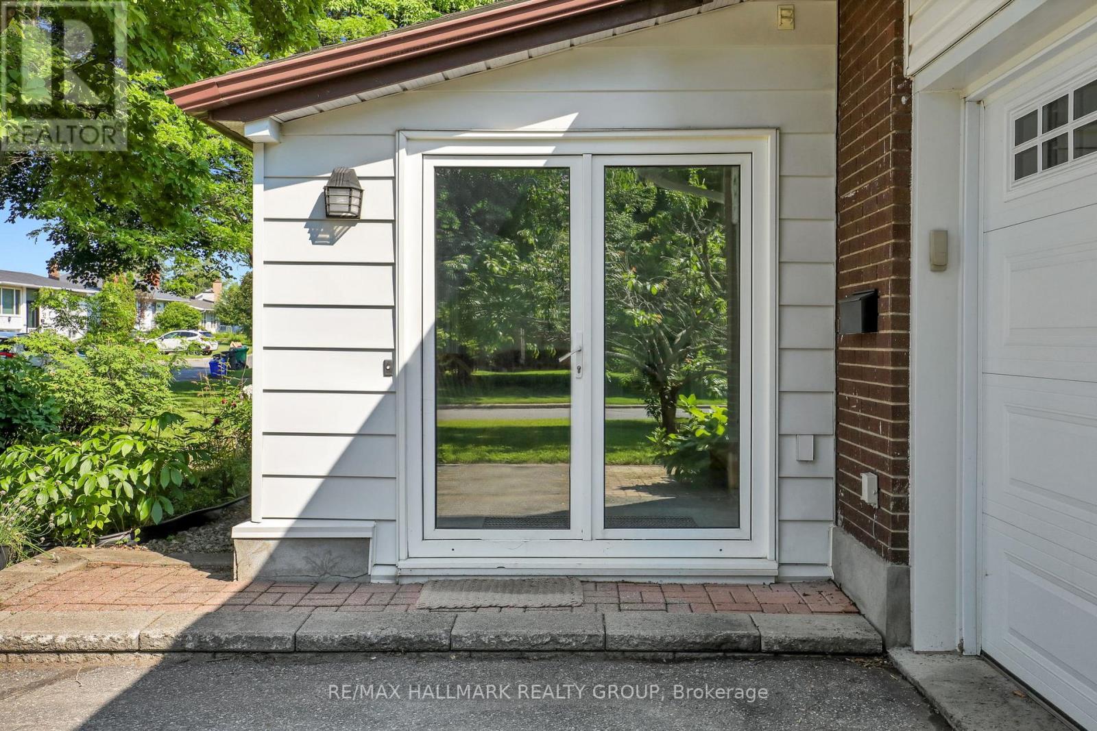 37 Lyall Street, Ottawa, Ontario  K2E 5G7 - Photo 3 - X13505154