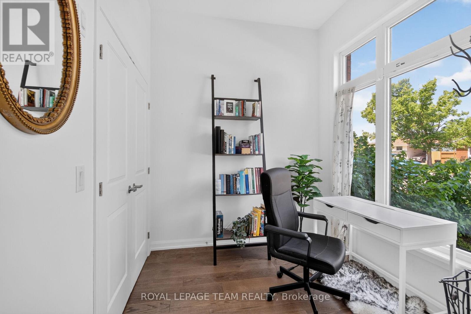 2706 Draper Avenue, Ottawa, Ontario  K2H 0C4 - Photo 3 - X13505732