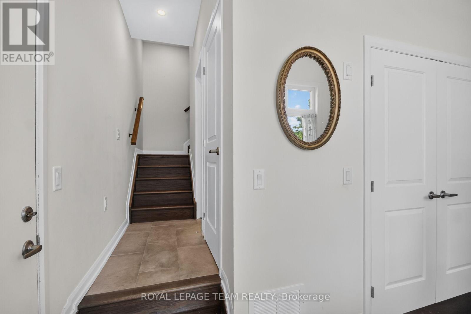 2706 Draper Avenue, Ottawa, Ontario  K2H 0C4 - Photo 5 - X13505732