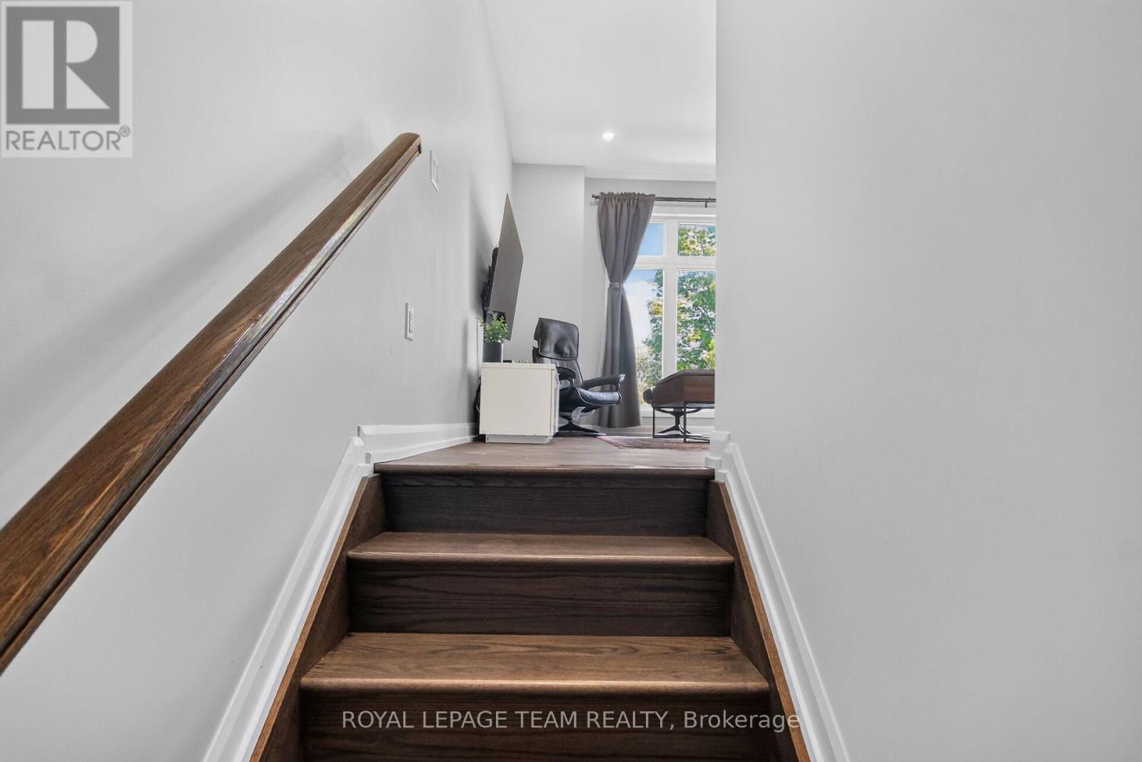 2706 Draper Avenue, Ottawa, Ontario  K2H 0C4 - Photo 8 - X13505732