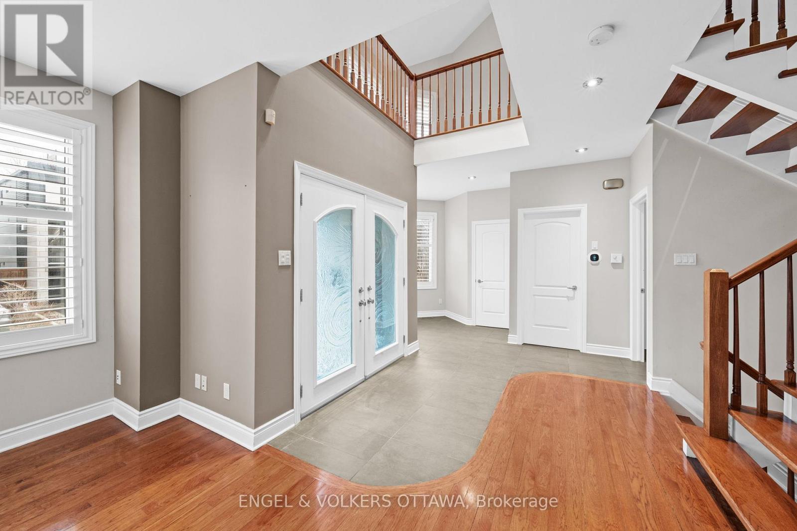 249 Atlantis Avenue, Ottawa, Ontario  K2A 1X9 - Photo 2 - X13505832